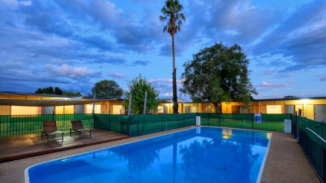 Cootamundra Gardens Motel Bagian luar foto