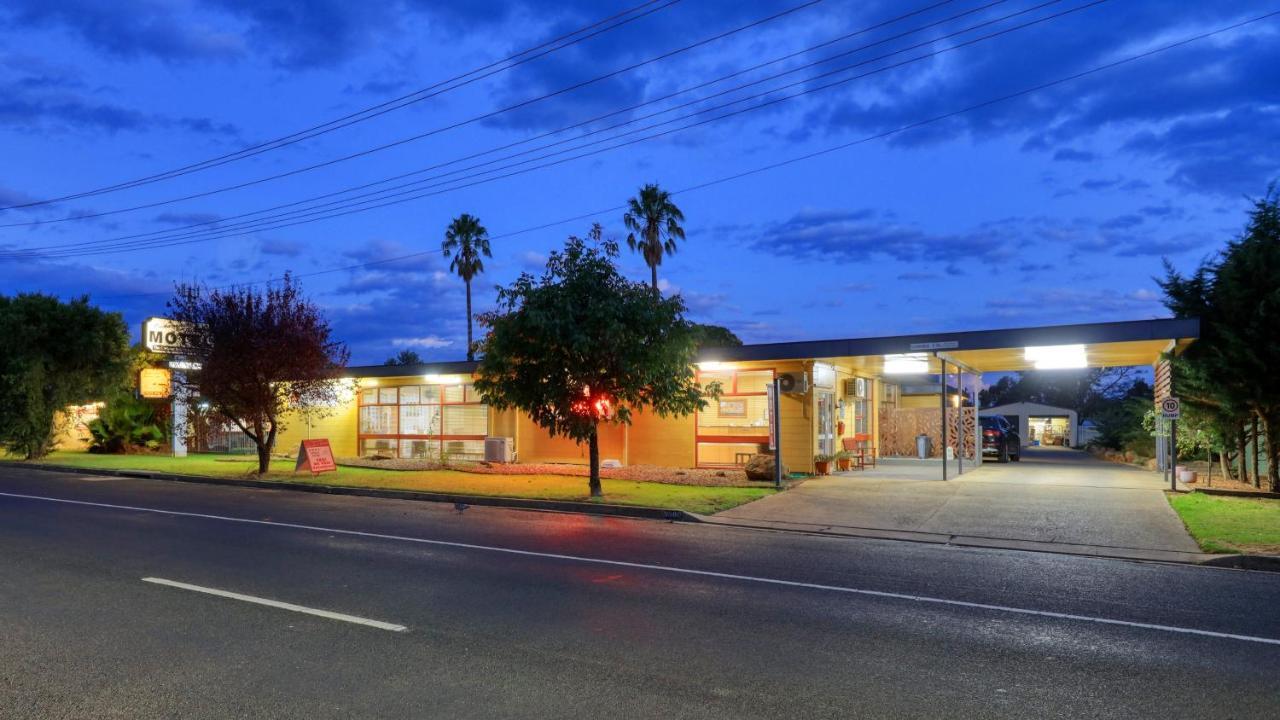Cootamundra Gardens Motel Bagian luar foto