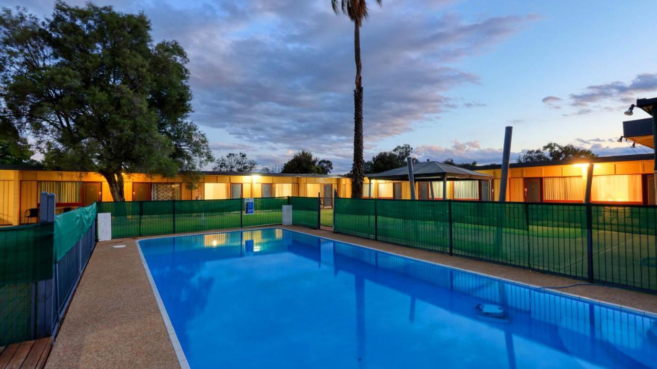 Cootamundra Gardens Motel Bagian luar foto