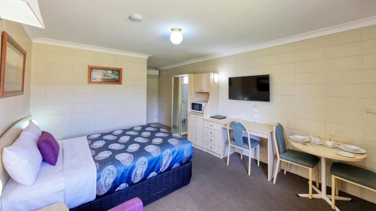 Cootamundra Gardens Motel Bagian luar foto