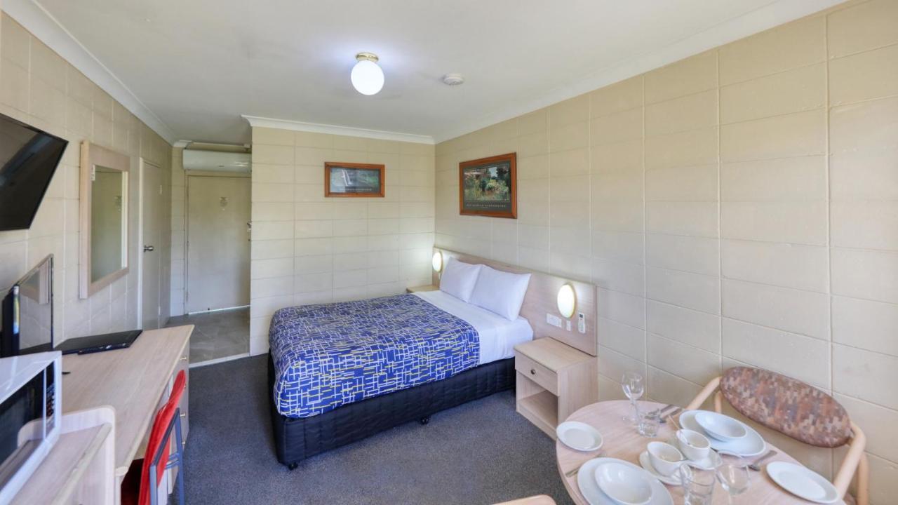 Cootamundra Gardens Motel Bagian luar foto