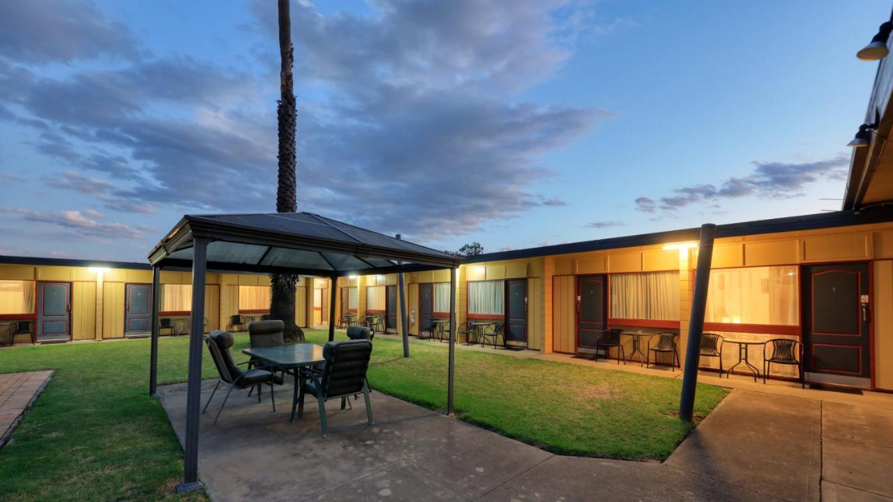 Cootamundra Gardens Motel Bagian luar foto