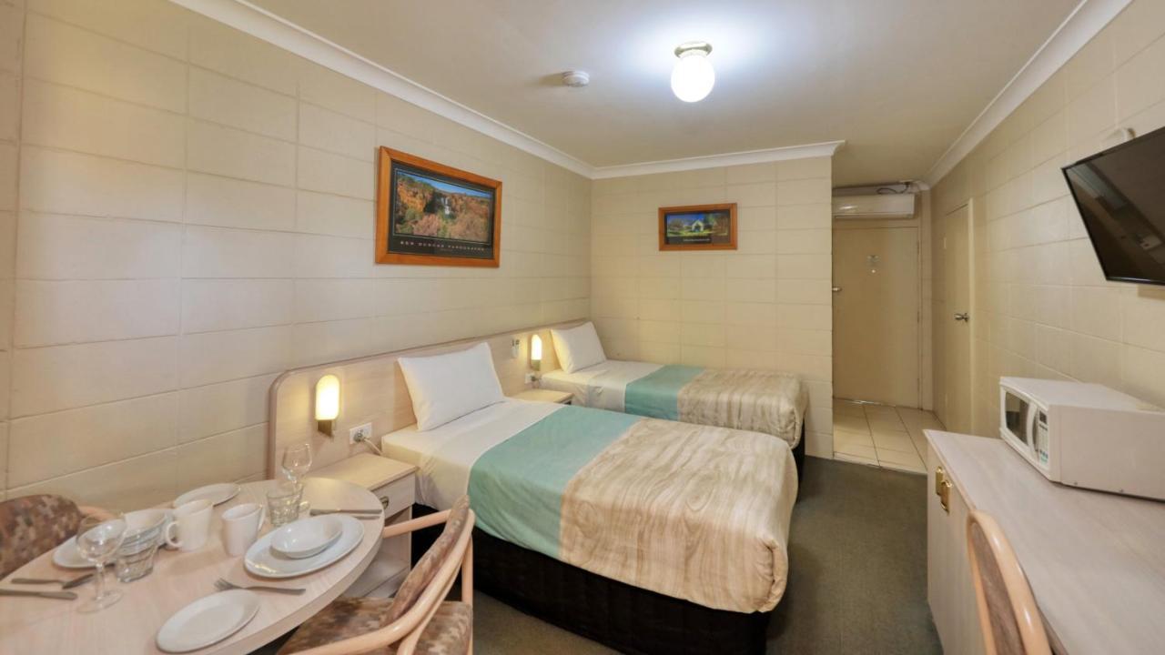 Cootamundra Gardens Motel Bagian luar foto
