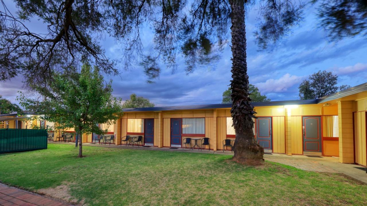 Cootamundra Gardens Motel Bagian luar foto